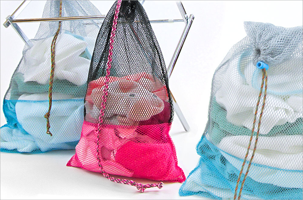 Large Mesh Laundry/Wash bag with drawstring and colourful toggle 